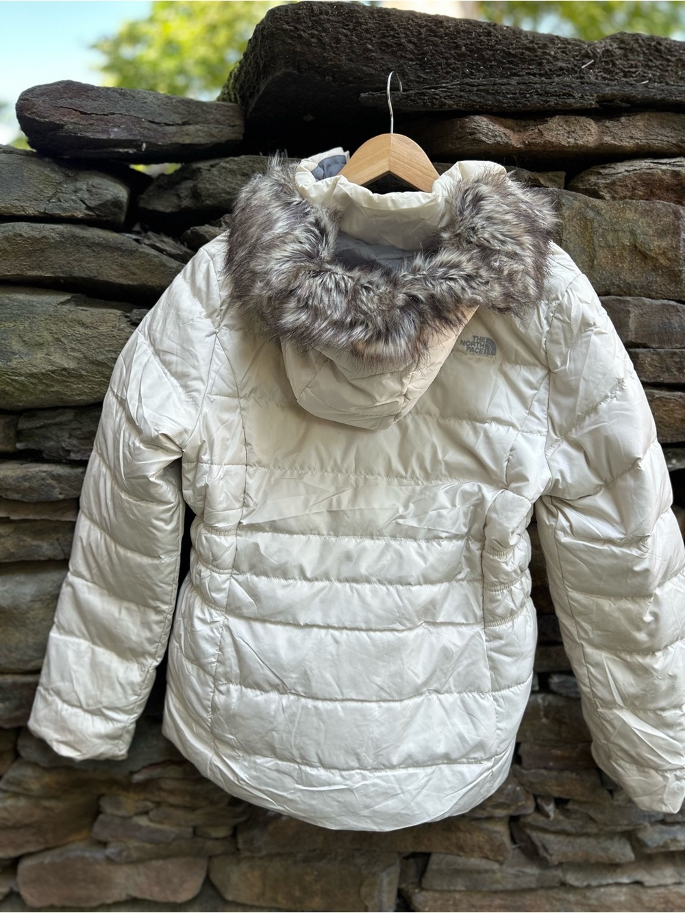 The North Face Women's White Puffer Jacket with Faux Fur Hood - Picture 3 of 4